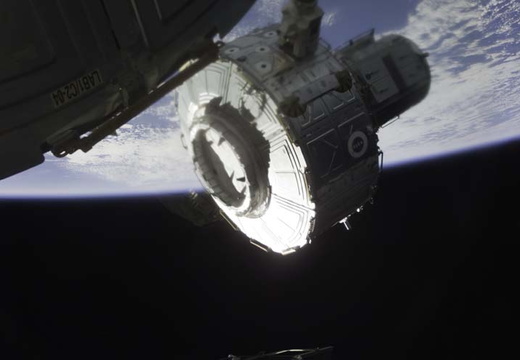 STS104-E-5070
