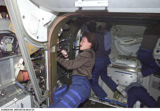 STS104-E-5104