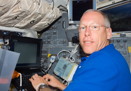 STS117-E-06613