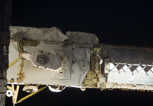 STS117-E-06797