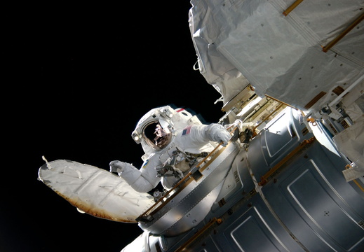 STS117-E-09040