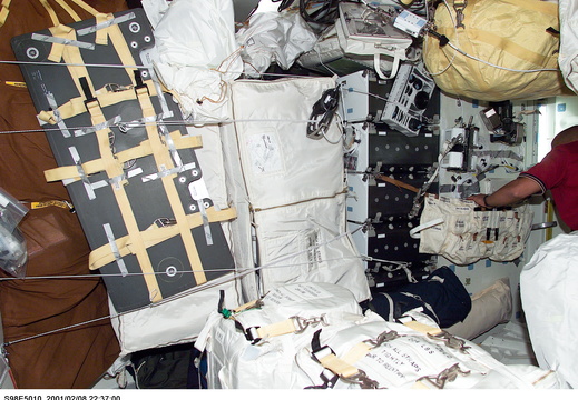 STS98-E-5010