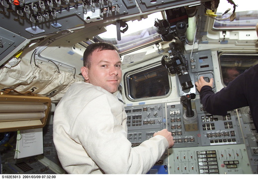 STS102-E-5013