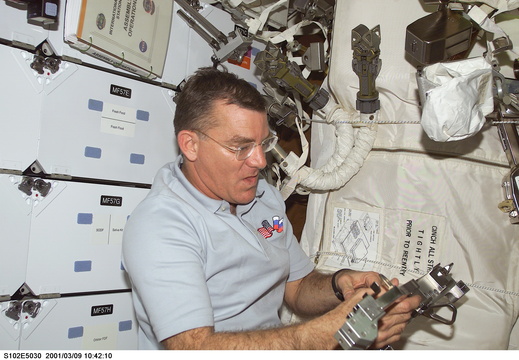 STS102-E-5030