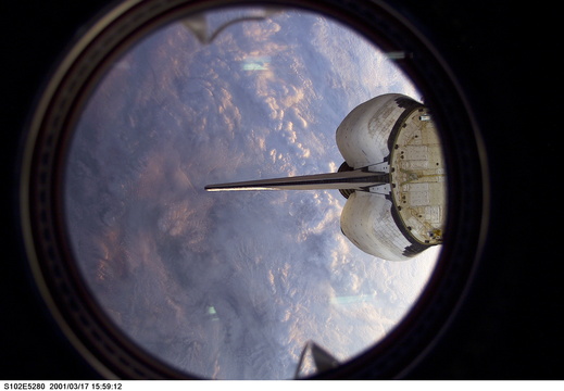 STS102-E-5280
