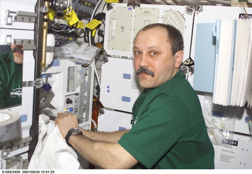 STS105-E-5409