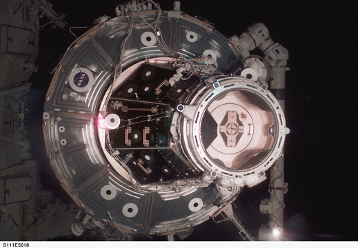 STS111-E-5018