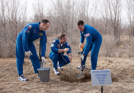 Expedition 35 36 Crew Members - 8578715276 cf150ca7f6 z