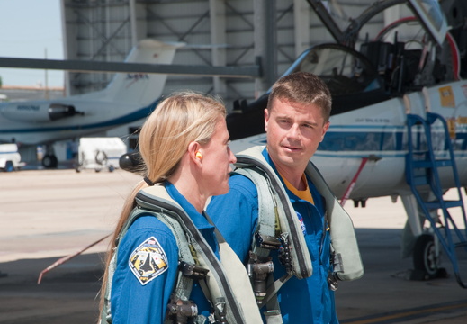 Astronauts Reid Wiseman and Karen Nyberg - 7996886971 0538c7cc1c o