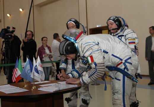 Astronaut Luca Parmitano Signs in for Final Qualification Training - 8696168053 ec2e77b3ca o