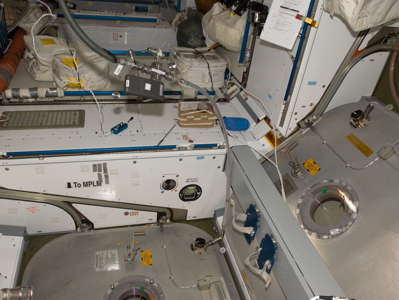 STS135-E-09424