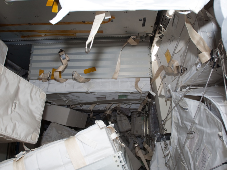 STS135-E-08111