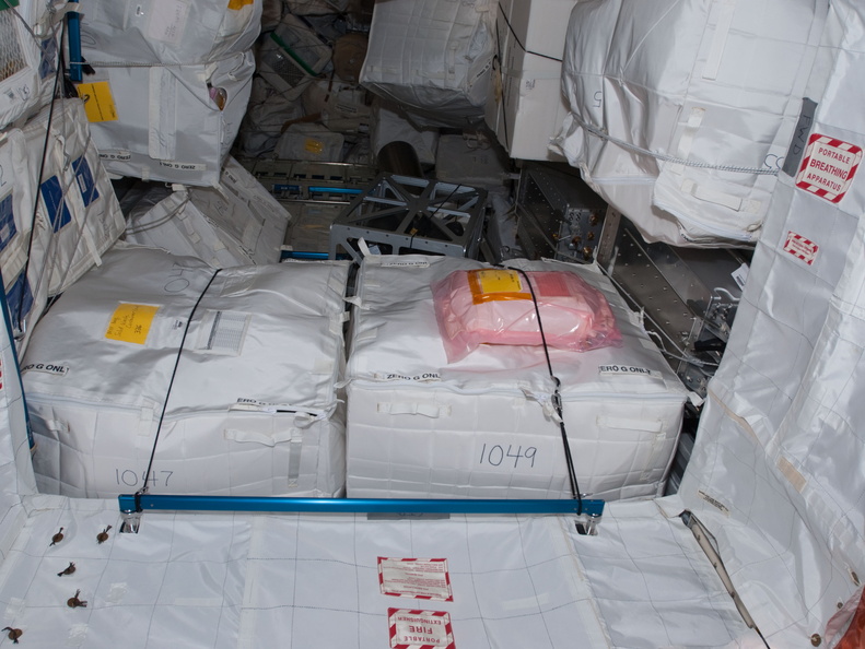 STS135-E-08114