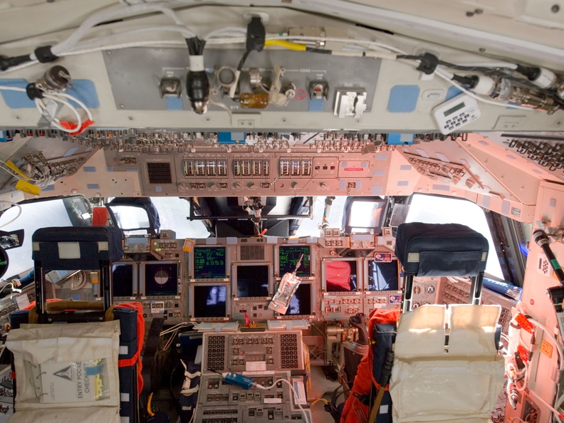 STS135-E-06202