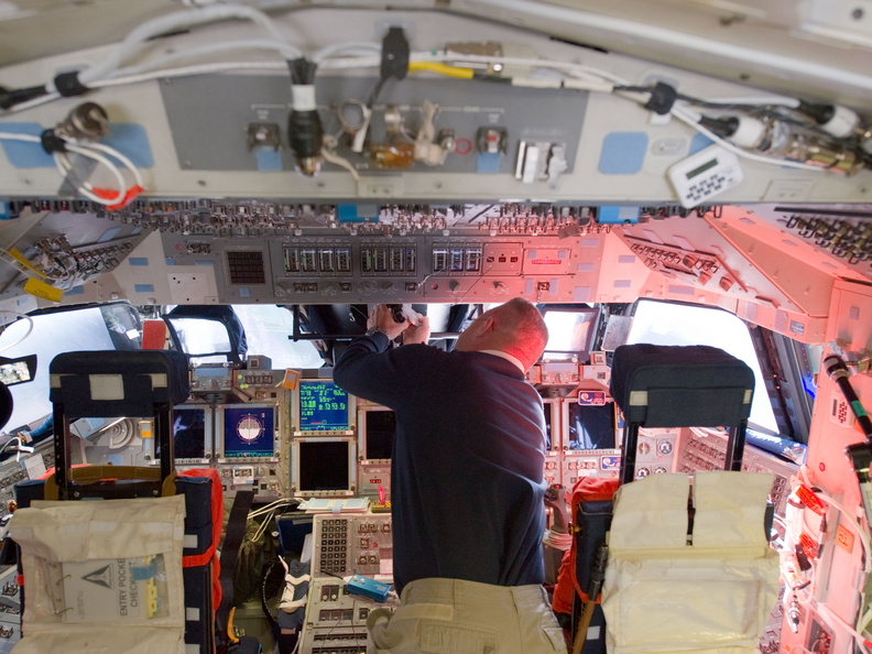 STS135-E-06204