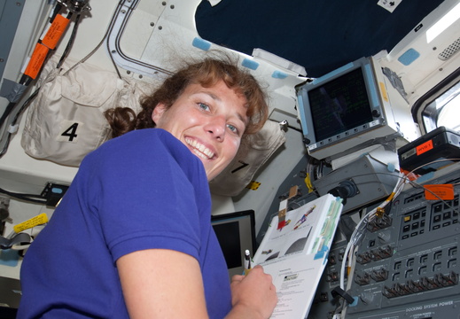 STS131-E-07185