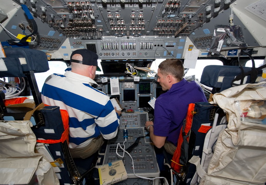 STS131-E-06095