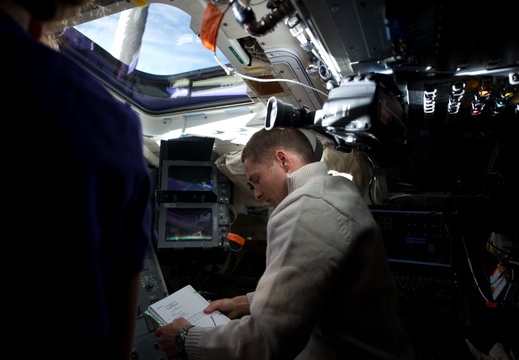 STS131-E-07421