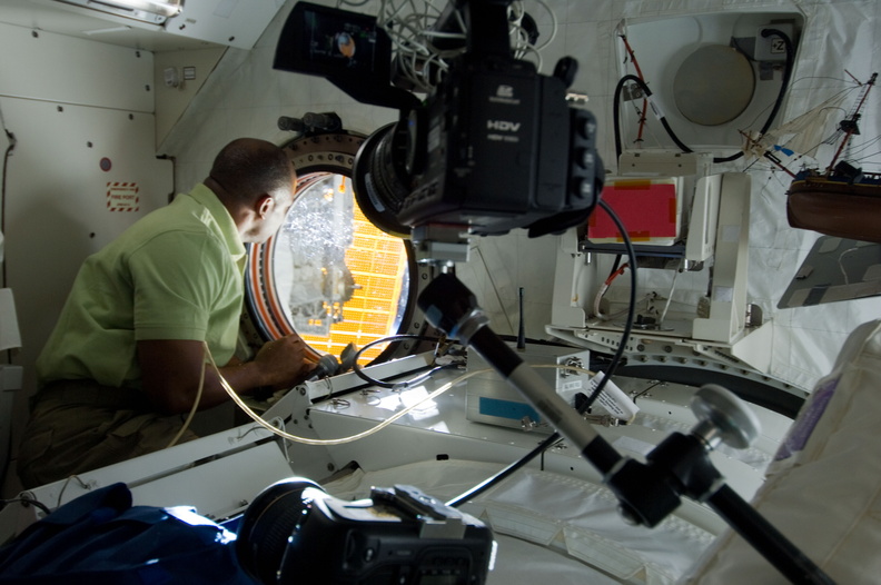 STS129-E-09629.jpg
