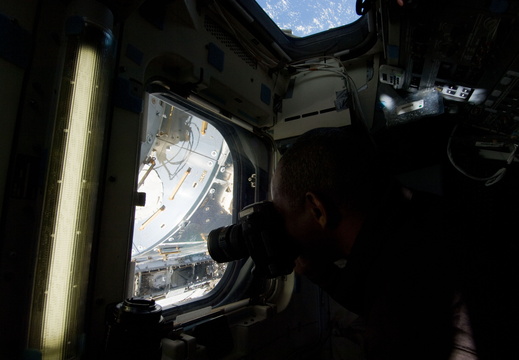 STS129-E-09470