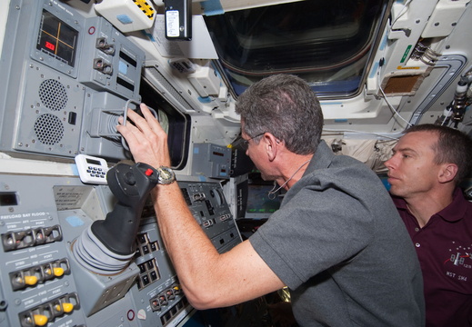 STS125-E-10179