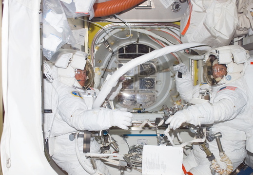 STS121-E-05942