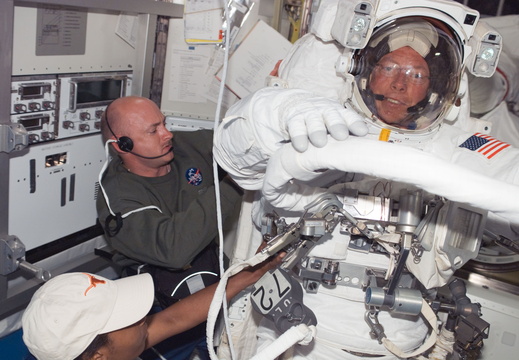 STS121-E-06025