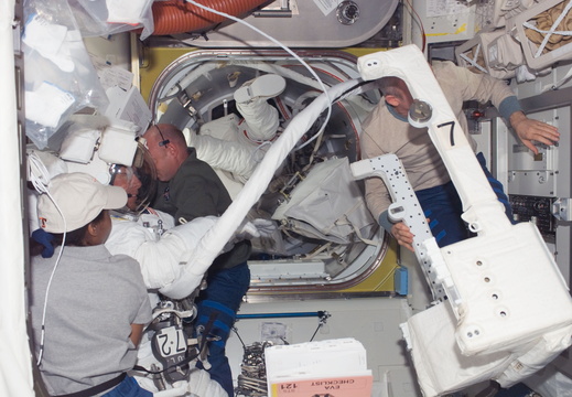 STS121-E-06021