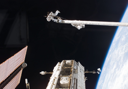 STS121-E-06058