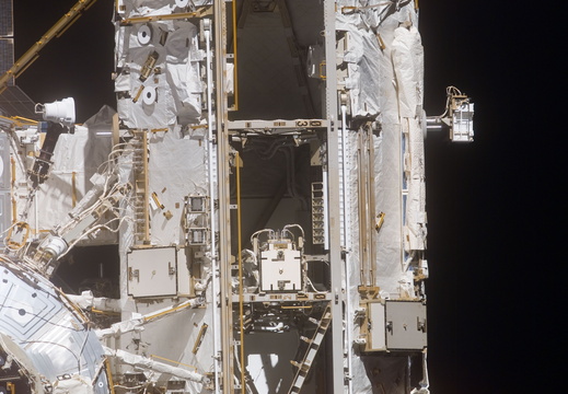 STS120-E-09896