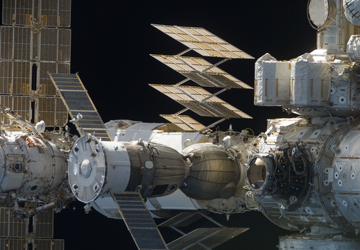STS120-E-09821