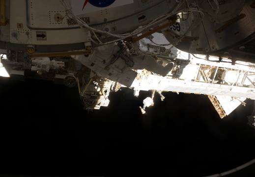 STS131-E-09491