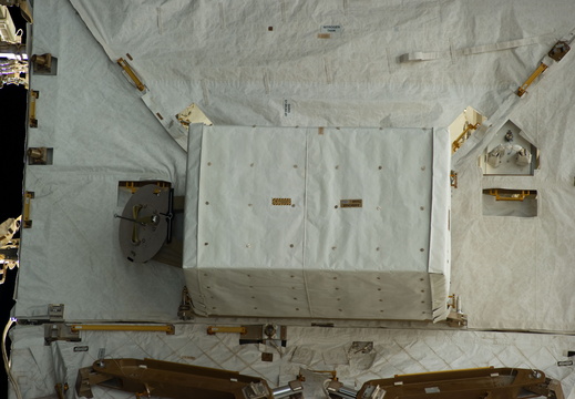 STS131-E-09350