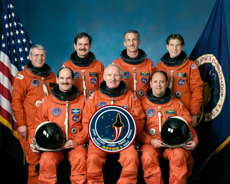 STS-35_crew_portrait.jpg