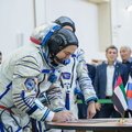 oleg-skripochka-signs-in-for-the-second-day-of-crew-qualification-exams_48648686771_o.jpg