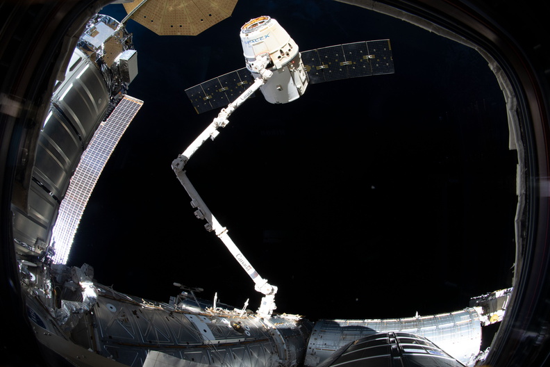 the-spacex-dragon-cargo-craft-in-the-grips-of-the-canadarm2_48008406288_o.jpg