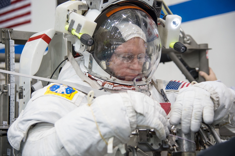 astronaut-barry-wilmore-participates-in-eva-training_10680315645_o.jpg