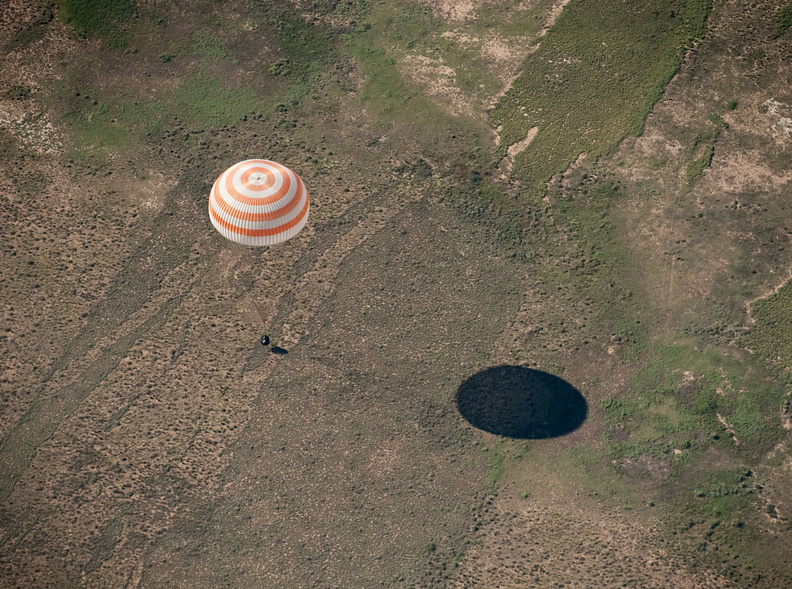 nasa2explore_9415379371_Soyuz_TMA-17_Lands.jpg