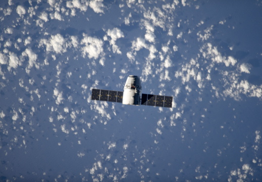 the-spacex-dragon-commercial-cargo-craft 8080049086 o