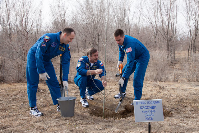 Expedition 35 36 Crew Members - 8578715276 cf150ca7f6 z